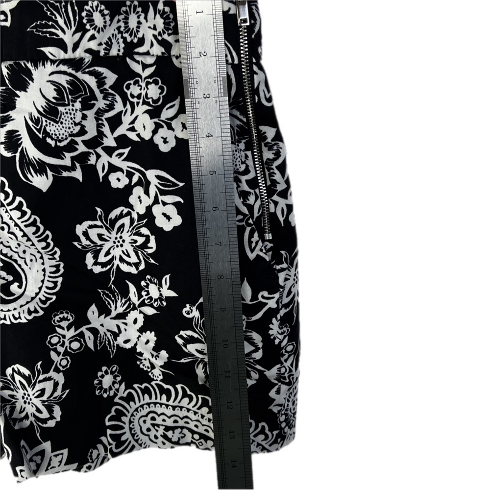 Likeβ New! Zara Floral Paisley Print Shorts Black/White Cute Business Casual M - Picture 8 of 16